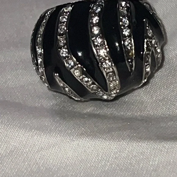 Elegant Black and Silver Women's Ring - Picture 1 of 8